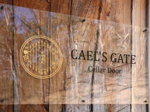 contact caels gate